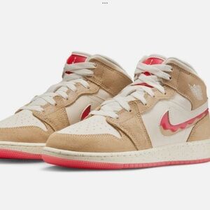 NIKE AIR JORDAN 1 MID